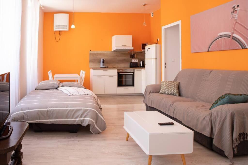 La Fontaine Neuve-Avallon-5 Personnes-1 Chambre-3 Lits-Parking-Wifi المظهر الخارجي الصورة