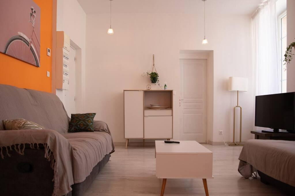 La Fontaine Neuve-Avallon-5 Personnes-1 Chambre-3 Lits-Parking-Wifi المظهر الخارجي الصورة